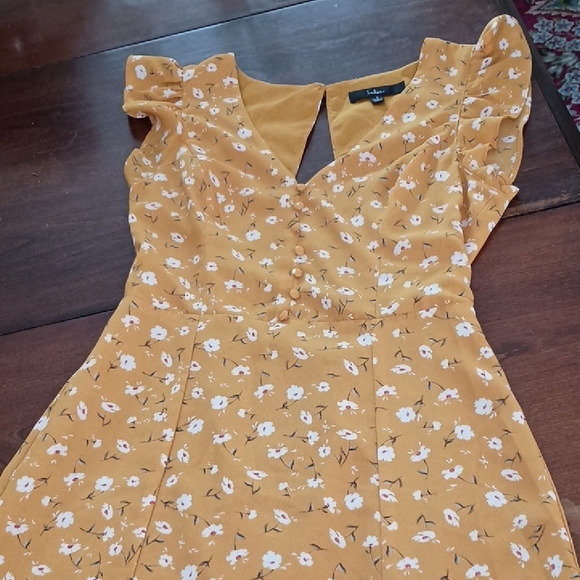 Lulus Dresses & Skirts - Lulu's Yellow Gold Flutter Sleeve Midi Dress